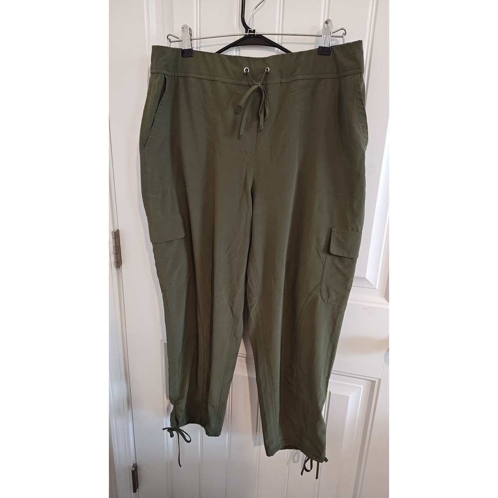 Womens 8 Chico's Zenergy Olive Green Cargo Capri Pants Gorpcore Travel Casual